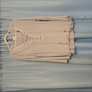 Long sleeve with criss-cross